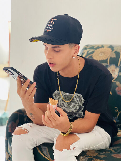 Ronny Rodr guez naked on onlyfans