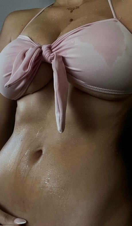 Adelaide T naked only fans