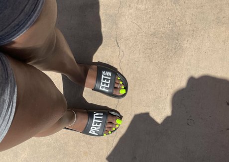 queenmelaninsdungeonn onlyfans nude leak