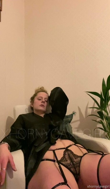 hornycavegirl onlyfans leak nudes
