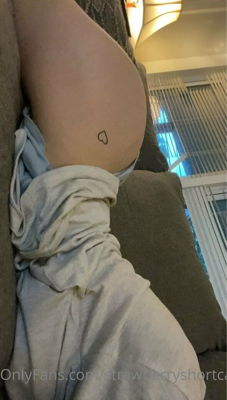 strawberryshortcakes420 topless onlyfans
