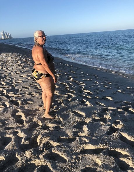 thebumbumbaroness only fans pictures