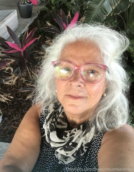 thebumbumbaroness onlyfans naked