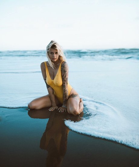 Daria Perel onlyfans topless