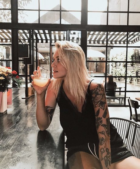 fake tits onlyfans free porn plate