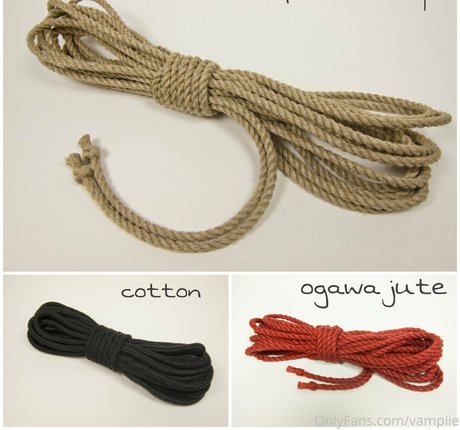 vampiie strip onlyfans