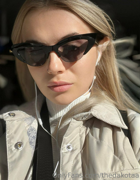 thedakotaa nude onlyfans