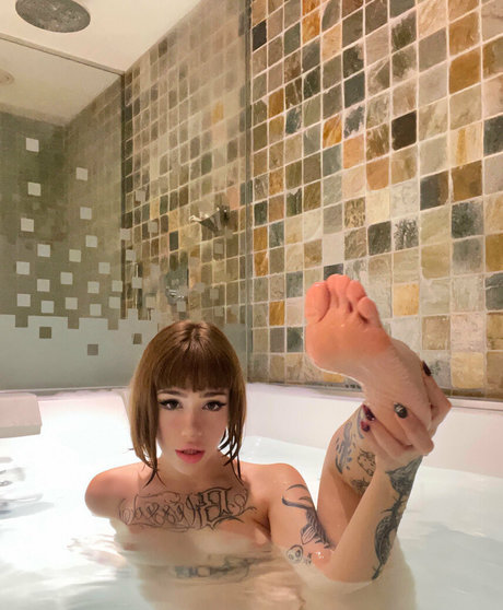 lolabuny18 onlyfans nude pics