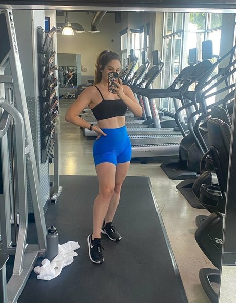 Sloane Wolf onlyfans public photos