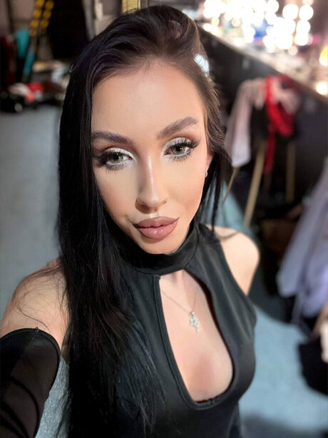 Lara Sins xxx only fans