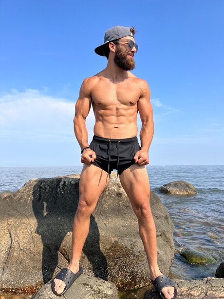 Leo Daddy NEW TO OF_ onlyfans public photos