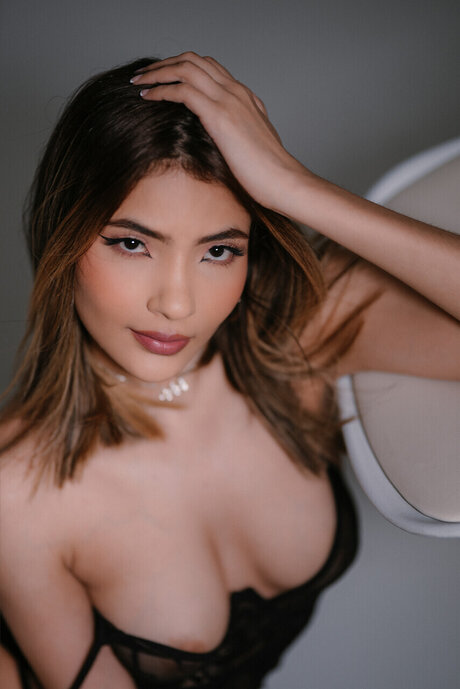 Andrea V lez onlyfans topless