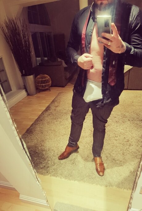 Mr James Grey onlyfans striptease