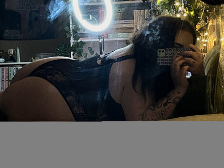 Amber Riot top 21_ only fans nude