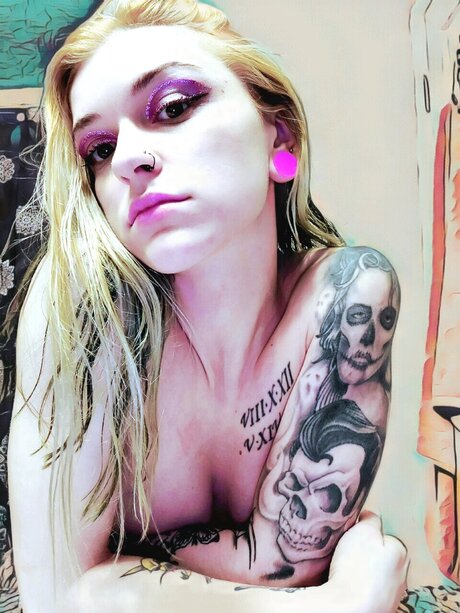 Jane Doe topless onlyfans