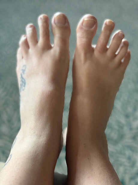 Sexy Feet First onlyfans leaks.