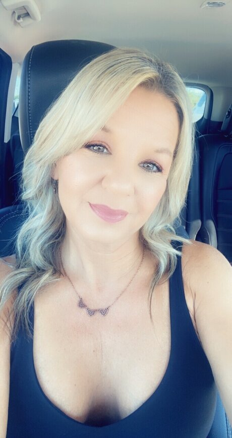 Angela Jones onlyfans model photos