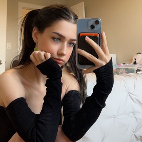 _GxddessChlxe_ onlyfans posts