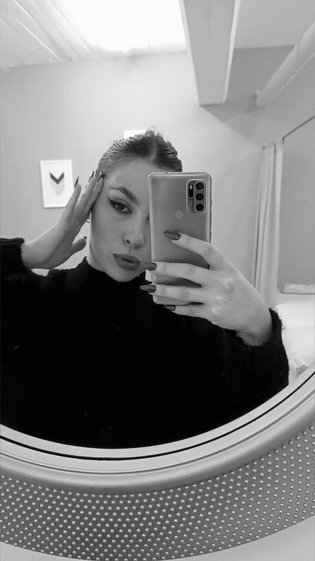 Amoret SEXTING VC only fans