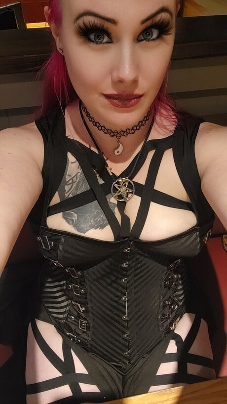 Jasmine Ferguson strip onlyfans