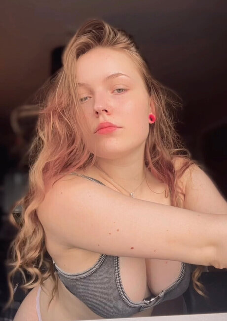 Babyandra_ onlyfans striptease