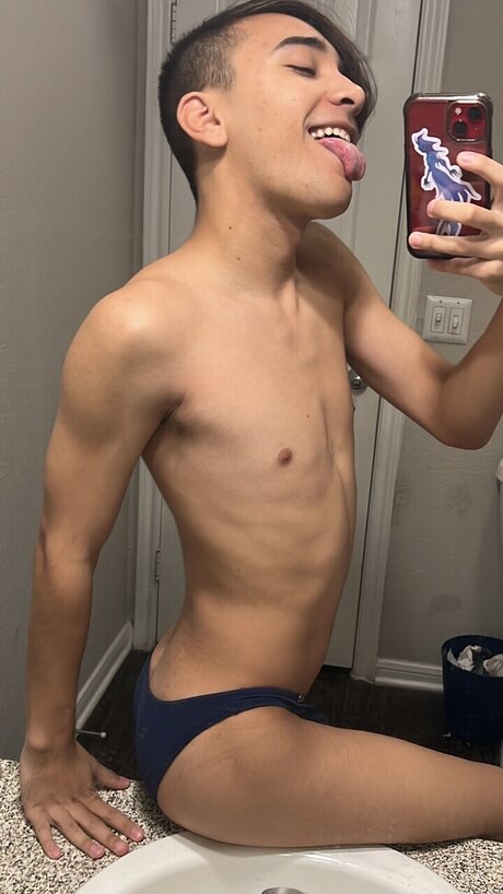 Leo Valentino onlyfans topless