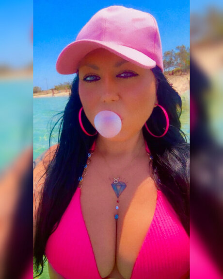 Elenaki zouzounitsa onlyfans posts