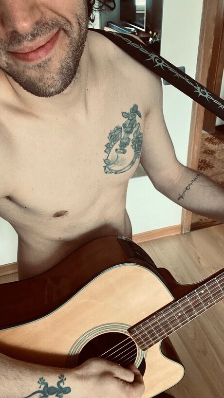 GreenSinger onlyfans free content