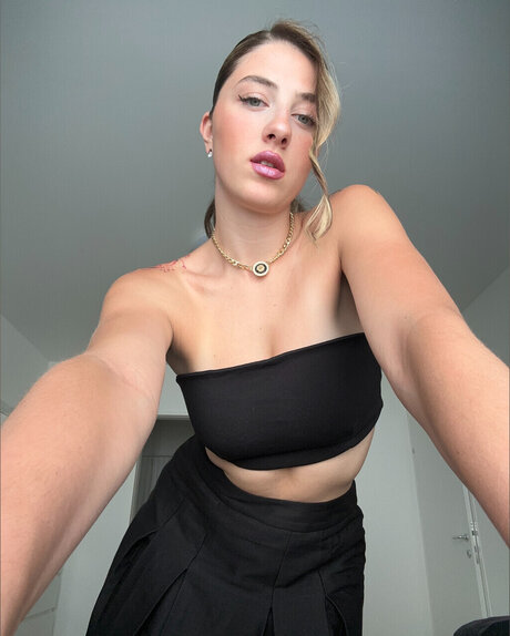 Vani Vittoria_ onlyfans ass