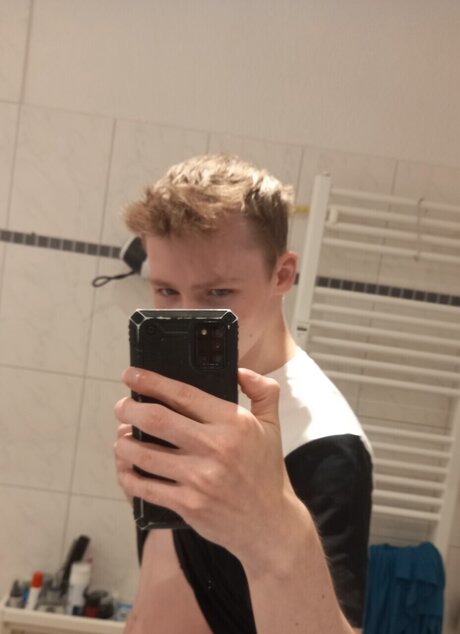 Lars19 onlyfans model images