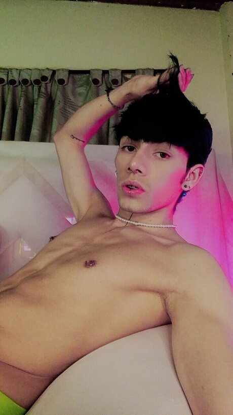 AXELL onlyfans leajs