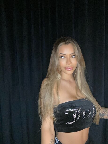 Yasmine Pierards onlyfans free content