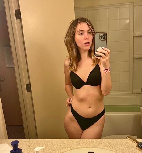 Valentina Jade onlyfans posts