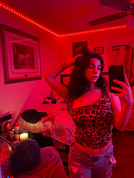 Veilarose_ onlyfans public photos