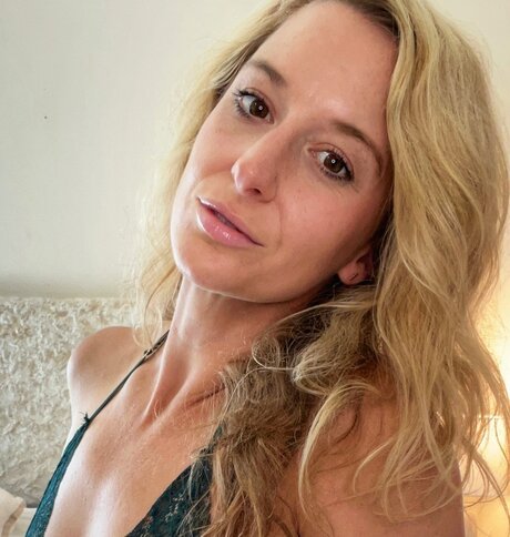 Foxx VIP_ onlyfans model