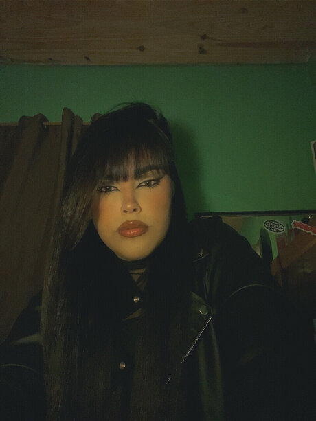 Mavi Gabii nude only fans