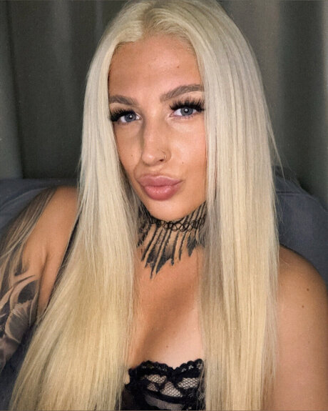 Mia VIP_ topless onlyfans