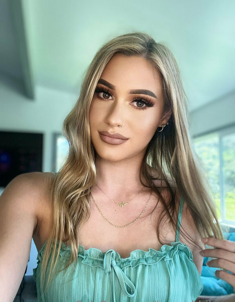 hannahhikess onlyfans sex tape