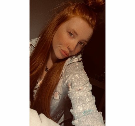 Molly Capper onlyfans star