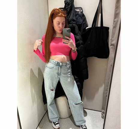 Molly Capper onlyfans model