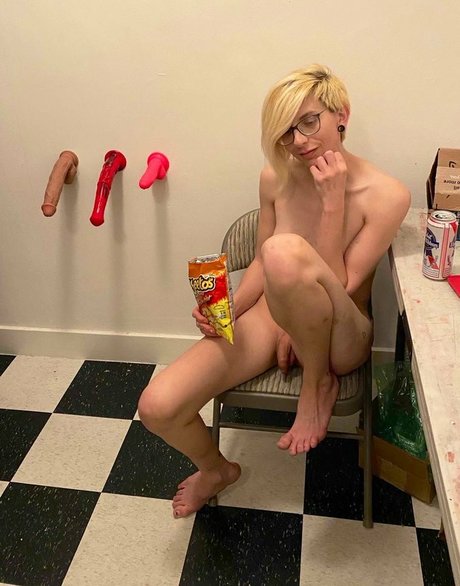 Cassie Coyote naked onlyfans leaks