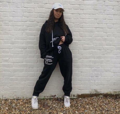 Anna Langley nude onlyfans leaked