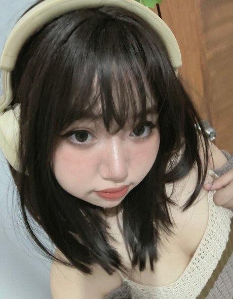 Mizaki Levi onlyfans content type