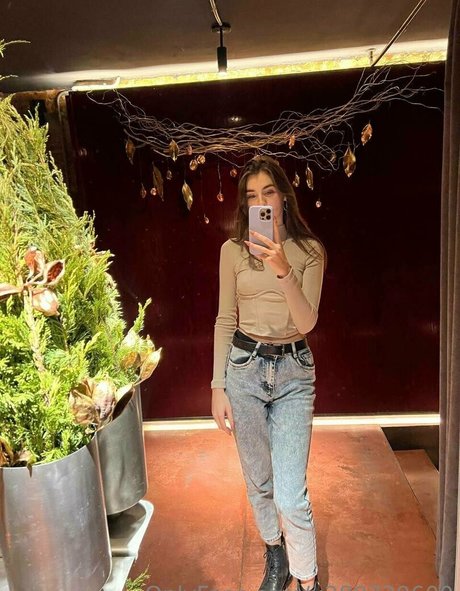 annie minor onlyfans pics