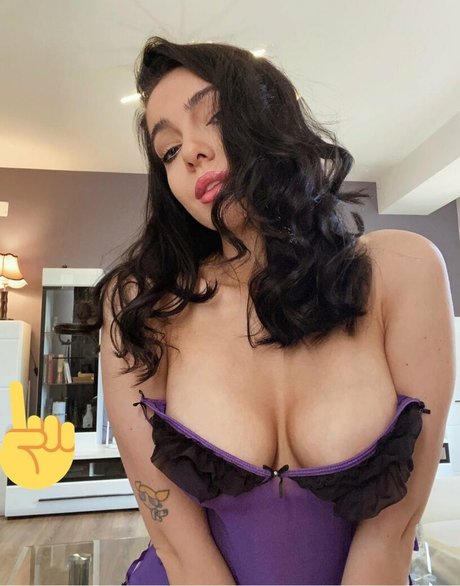 Rileysim88 onlyfans nude photos