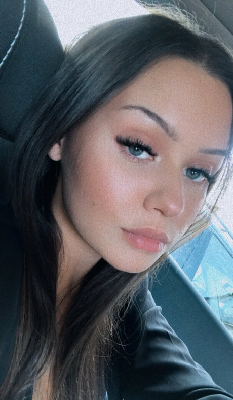 bellalittlefree22 onlyfans nude leaked