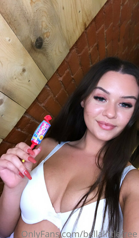 bellalittlefree22 new onlyfans leaks