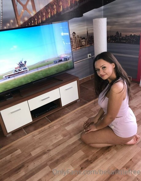 bellalittlefree22 onlyfans leams