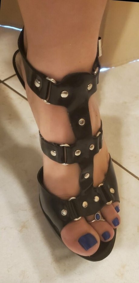 lizziesexifeet nude leak onlyfans