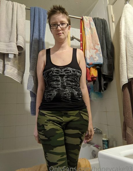 honeycake93 onlyfans content